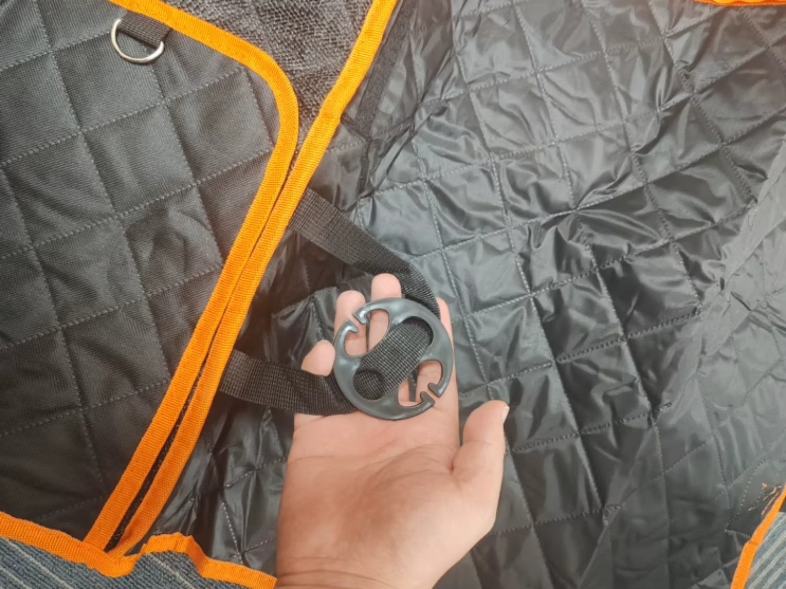 Détail fixation et sangle NOMAVA TravelDeck